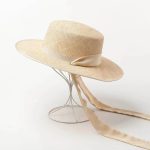 chapeau de paille avec ruban