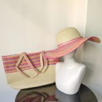 chapeau de paille et sac assorti