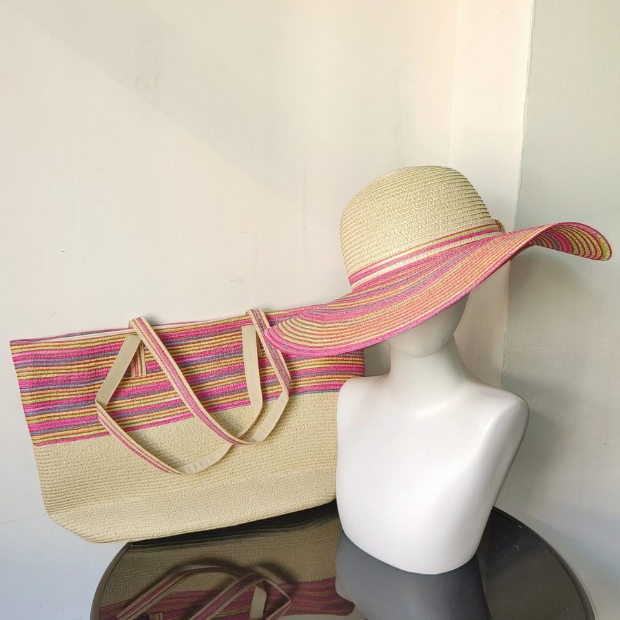 chapeau de paille et sac assorti