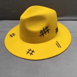chapeau en laine jaune