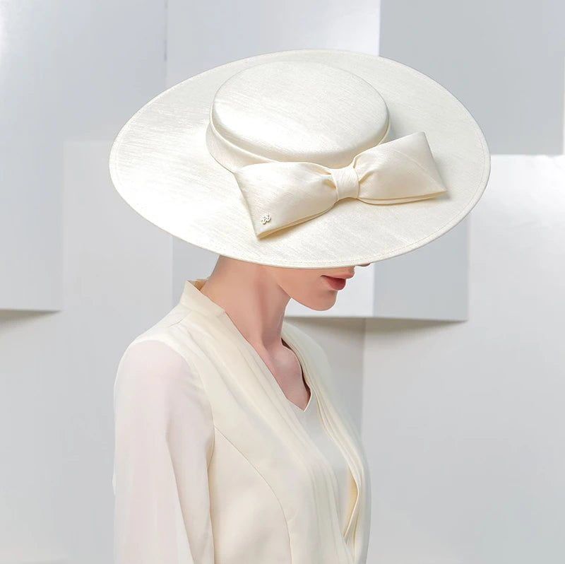 chapeau en satin pour cérémonie