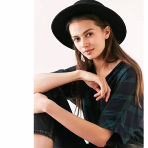 Chapeau plat en laine femme