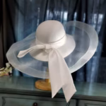 chapeau sophistiqué blanc
